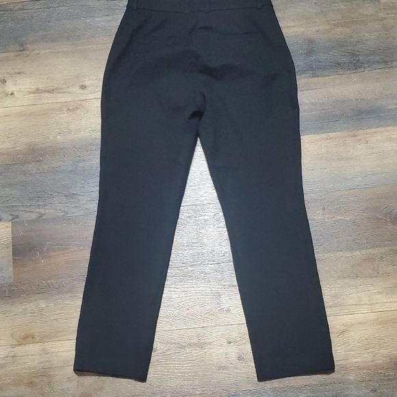 Babaton Black Straight-Leg Crop Trousers - Picture 8 of 9